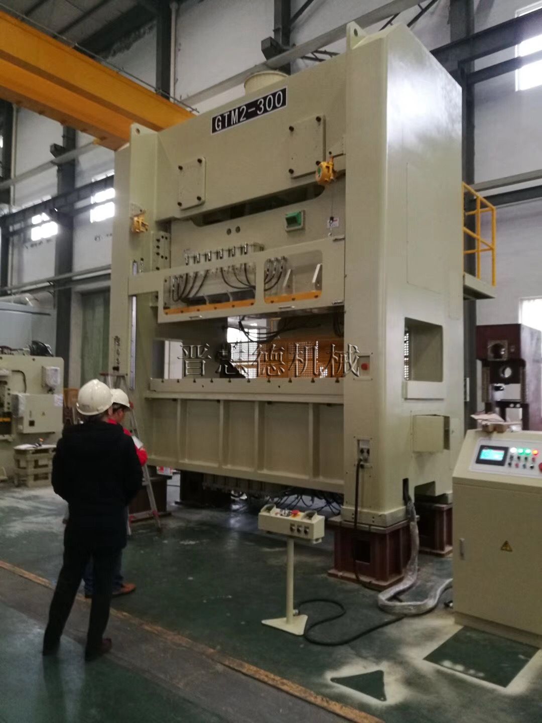 300噸氣動(dòng)精密沖床，300噸精密沖床